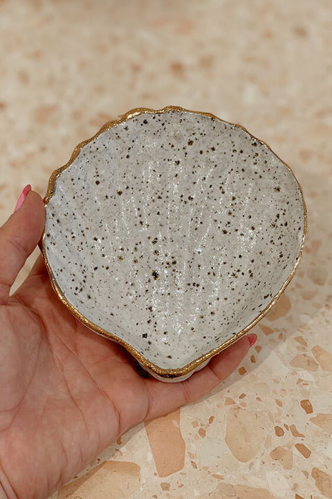 Medium Cockle Shell Bowl - Speckled Clay
