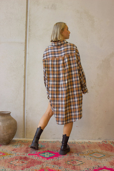 Classic Oversized Boyfriend Shirt - Flannel Winter Brown
