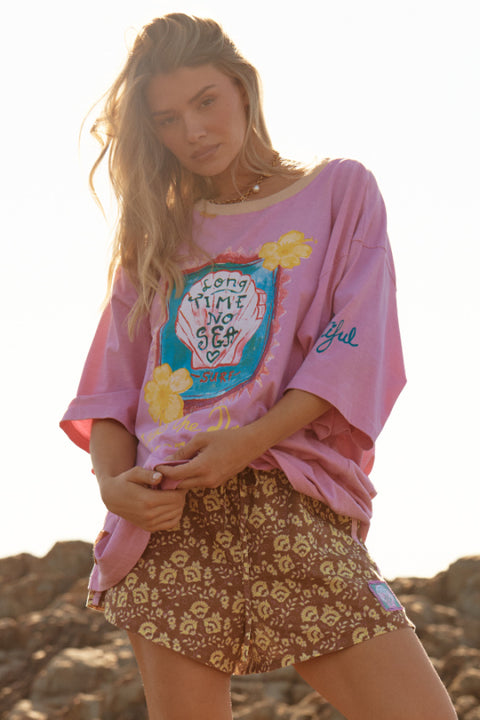 The Seas The Day Hotel Tee - Pink